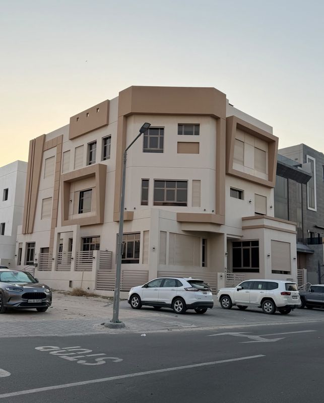 بيت للبيع في غرب عبد الله المبارك